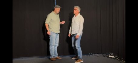 Hinter den Kulissen: Wir proben in unserer Homebase im Kultavida. Professionelles Improtheater aus Ahrensburg für den ganzen Norden. Impro-Langform live im Kultavida in Ahrensburg. Dein Improtheater für Stormarn, Schleswig-Holstein und Hamburg.