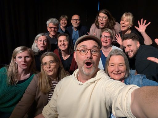 Erlebe die Magie von Impro bei uns in Stormarn – gut erreichbar aus ganz Schleswig-Holstein und Hamburg.