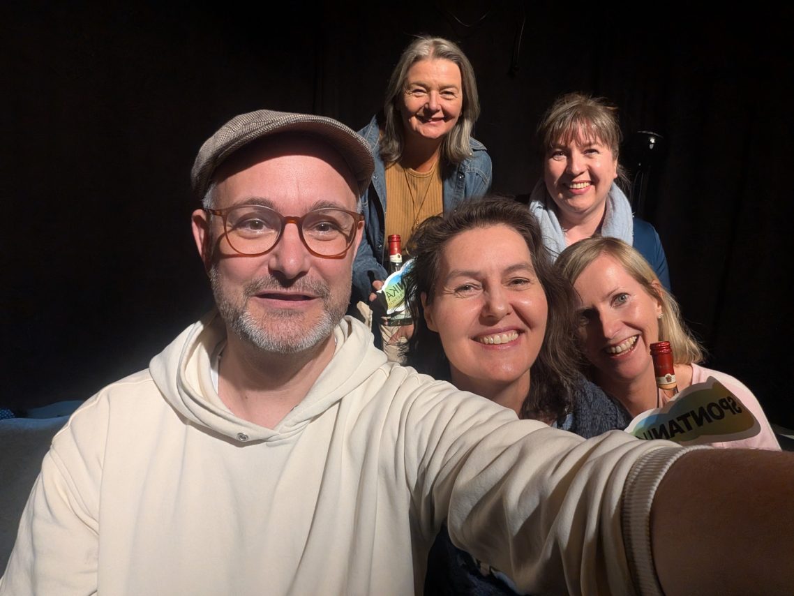 Mutti macht Theater Erlebe die Magie von Impro bei uns in Stormarn – gut erreichbar aus ganz Schleswig-Holstein und Hamburg.