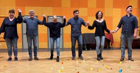 Auftritt in der Waldorfschule Bargteheide Impro-Langform live in der Waldorfschule Bargteheide. Dein Improtheater für Stormarn, Schleswig-Holstein und Hamburg.