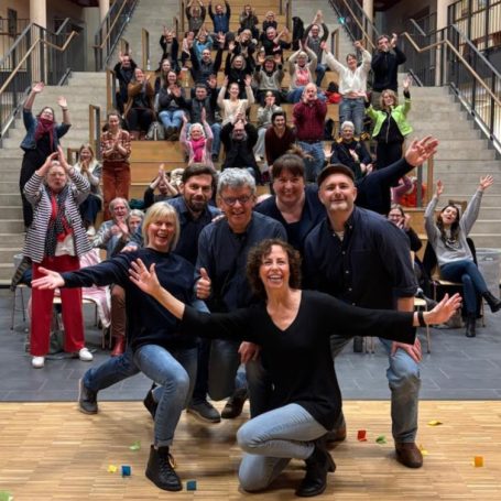 Auftritt in der Waldorfschule Bargteheide Impro-Langform live in der Waldorfschule Bargteheide. Dein Improtheater für Stormarn, Schleswig-Holstein und Hamburg.