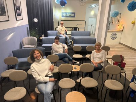 Sitzprobe im Kultavida Ahrensburg Wir bringen Impro überallhin! Ob Stormarn, Schleswig-Holstein oder Hamburg – wir kommen mit unserer Show zu euch.