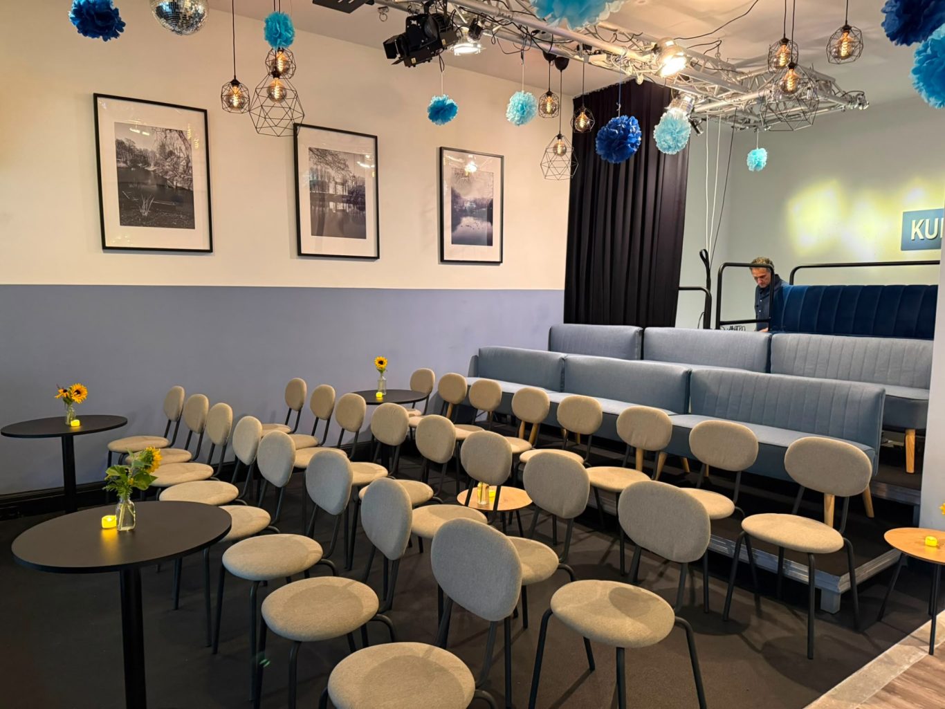 Saalbestuhlung im Kultavida Bestuhlung und Dekoration im Saal der Kulturbühne Kultavida in Ahrensburg für eine Veranstaltung