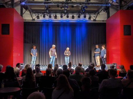 Impro im Marstall Ahrensburg: Das Highlight für Stormarn und ganz Schleswig-Holstein. Showtime im Marstall! Spontanika bringt einzigartige Momente nach Ahrensburg, Stormarn und die Region Hamburg.